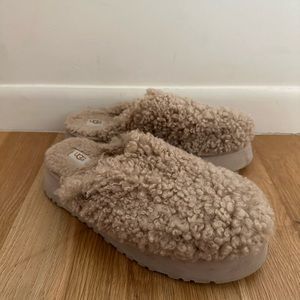 Ugg Maxi Curly Platform